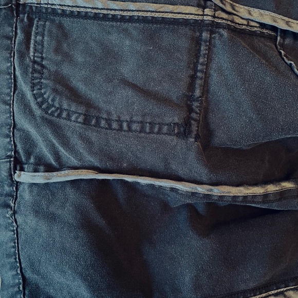 LUCKY BRAND Lightweight/Distressed Navy Cropped Jacket with Epaulets. - Picture 6 of 7